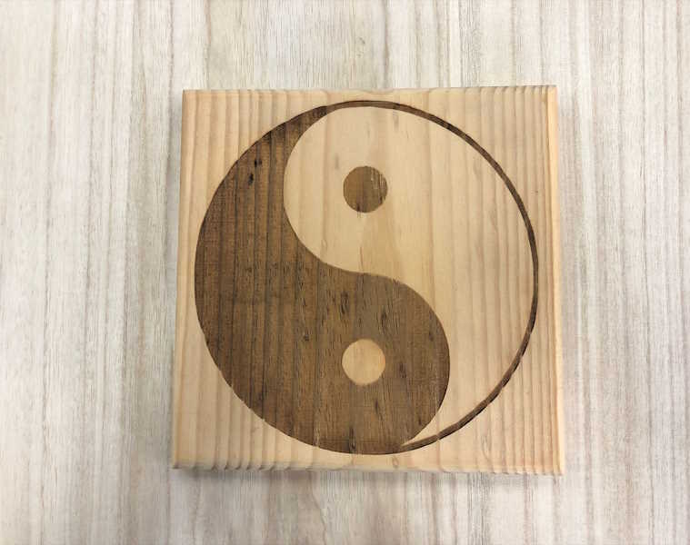 Yin Yang madera pino